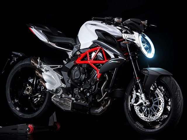 2016年 BRUTALE 800 アイスパールホワイト/マットメタリックグラファイト(カタログメイン)