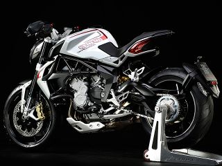 2014年 BRUTALE 800 DRAGSTER(リアビュー)
