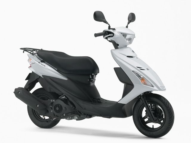 2013年 ADDRESS V125S パールブレーシングホワイト(カタログメイン)