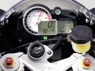 2010年 S1000RR Premium Line(メーターまわりイメージ)