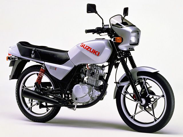 1990年 GS125E (カタログメイン)