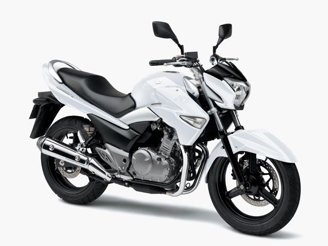 2013年 GSR250 パールグレッシャーホワイト(カタログメイン)