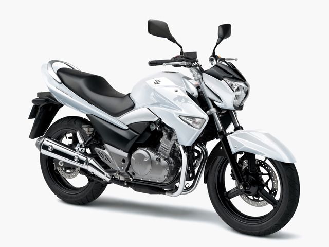 2014年 GSR250 パールグレッシャーホワイト(カタログメイン)