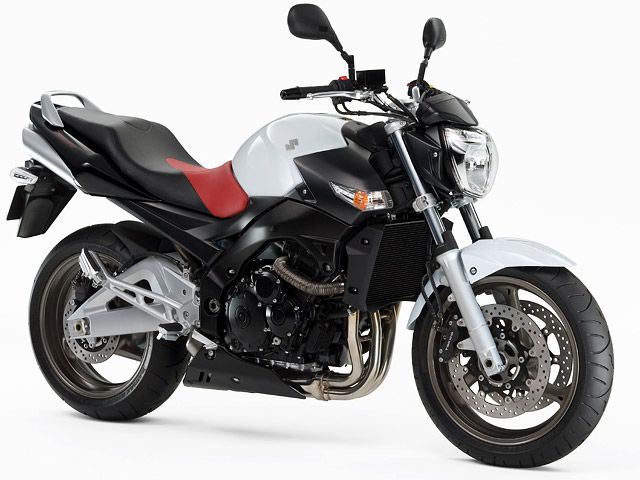 2007年 GSR400 グラススプラッシュホワイト(カタログメイン)