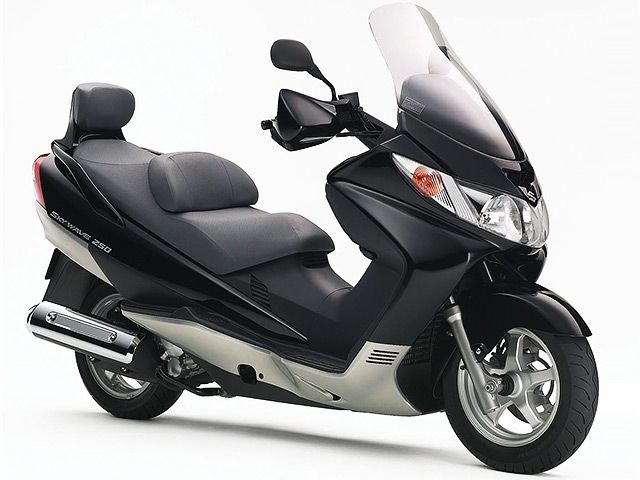2003年 SKYWAVE 250 Limited (カタログメイン)