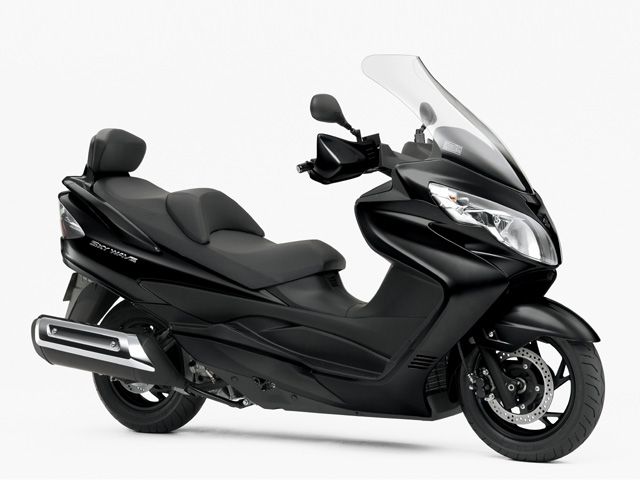 2013年 SKYWAVE 250 Limited グラススパークルブラック(カタログメイン)