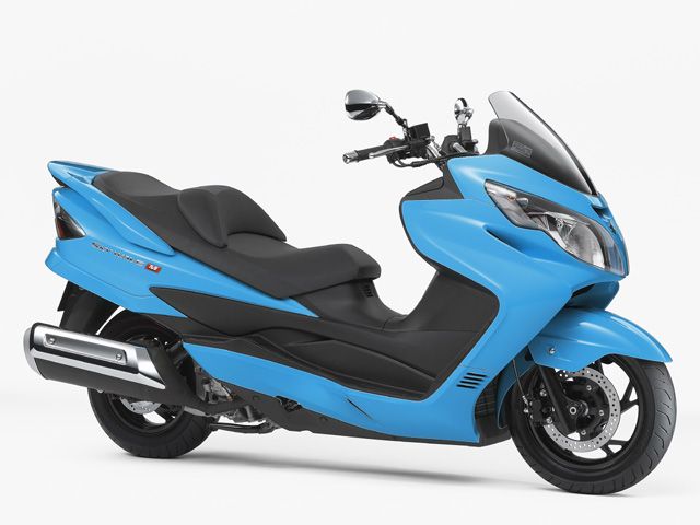 2009年 SKYWAVE 250 Type M パールセルリアンブルー(カタログメイン)
