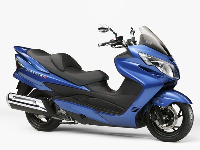 2011年 SKYWAVE 250 Type M アルバブルーメタリック(カタログメイン)