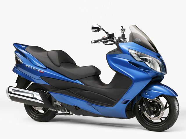 2012年 SKYWAVE 250 Type M アルバブルーメタリック(カタログメイン)