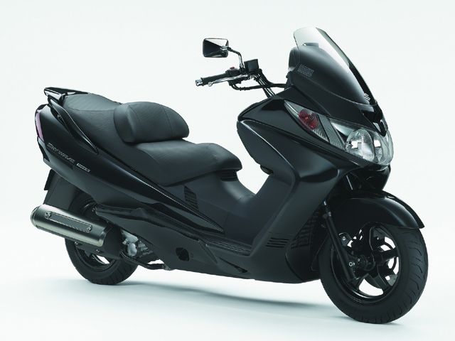 2002年 SKYWAVE 250 Type S サターンブラックメタリック(カタログメイン)