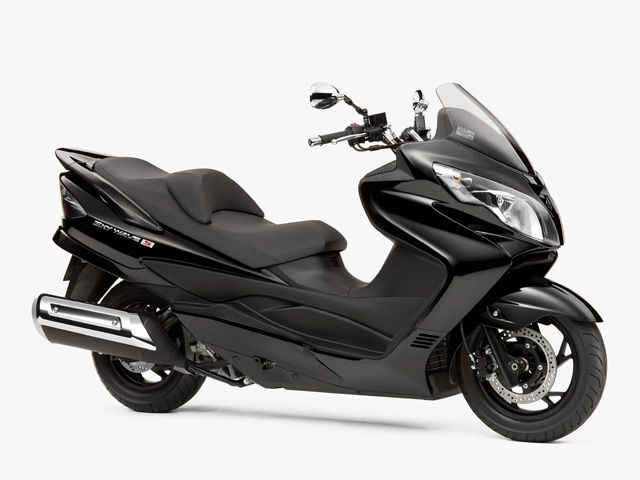 2011年 SKYWAVE 250 Type S BASIC グラススパークルブラック(カタログメイン)