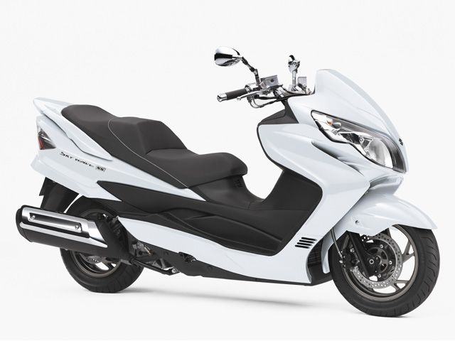 2013年 SKYWAVE 250SS パールグレッシャーホワイト(カタログメイン)