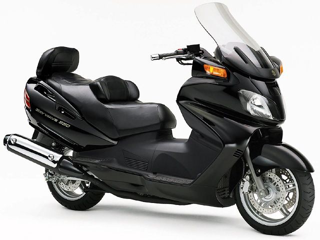 2003年 SKYWAVE 650 50周年記念車 ソリッドクリアブラック(カタログメイン)