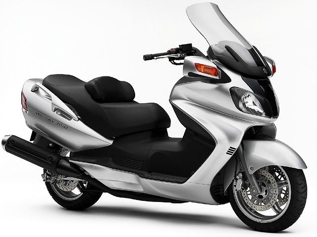 2004年 SKYWAVE 650 ソニックシルバーメタリック(カタログメイン)