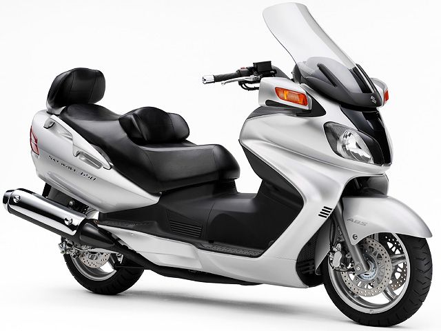 2004年 SKYWAVE 650 LX ソニックシルバーメタリック(カタログメイン)