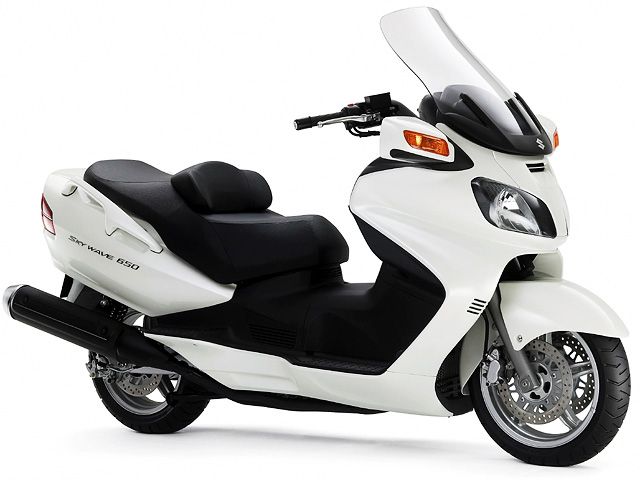 2005年 SKYWAVE 650 パールグラスホワイト(カタログメイン)