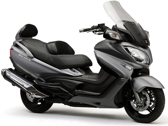 2014年 SKYWAVE 650 LX マットフィブロイングレーメタリック(カタログメイン)
