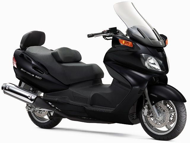 2008年 SKYWAVE 650 LX パールネブラーブラック(カタログメイン)