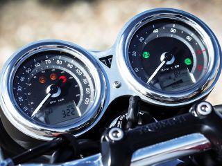 2016年 Bonneville T120(メーター表示イメージ)