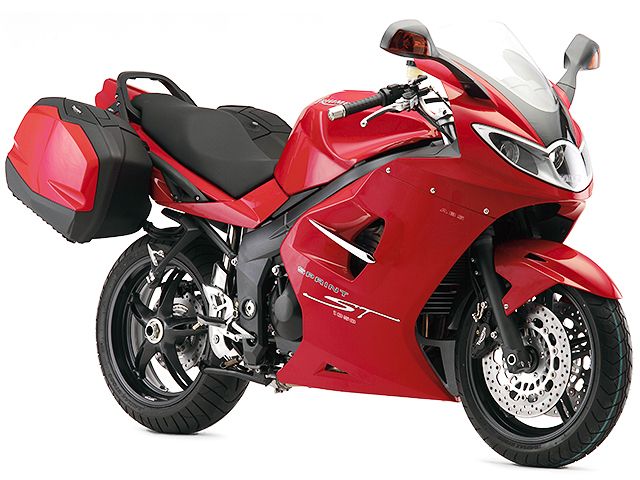 2007年 Sprint ST ABS トルネードレッド(パニアケース付き)(カタログメイン)