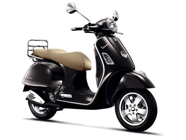 2013年 GTS250(ie) バルカンブラック(カタログメイン)