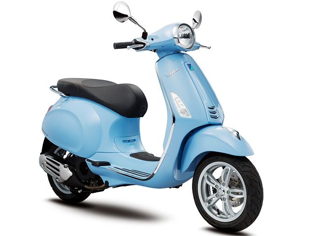 2017年 Primavera 150 Arcobaleno インカントブルー(カタログメイン)