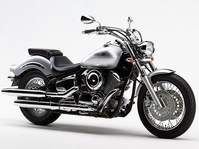 2002年 DragStar 1100 シルバーメタリック1(カタログメイン)