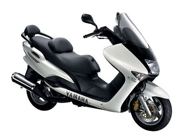 年 MAJESTY 125 DX (カタログメイン)