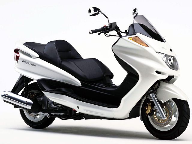 2002年 MAJESTY C シルキーホワイト(カタログメイン)