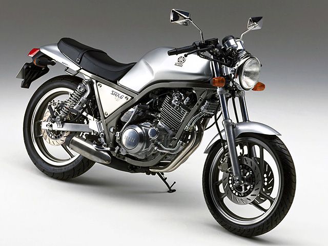 1985年 SRX600 ファインシルバー(カタログメイン)