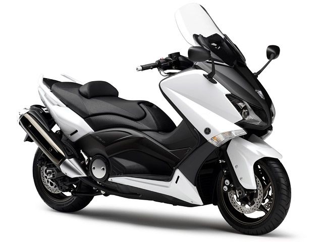 2013年 TMAX530 ブルーイッシュホワイトカクテル1(カタログメイン)