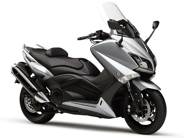 2016年 TMAX530 ABS マットライトグレーメタリック3(カタログメイン)