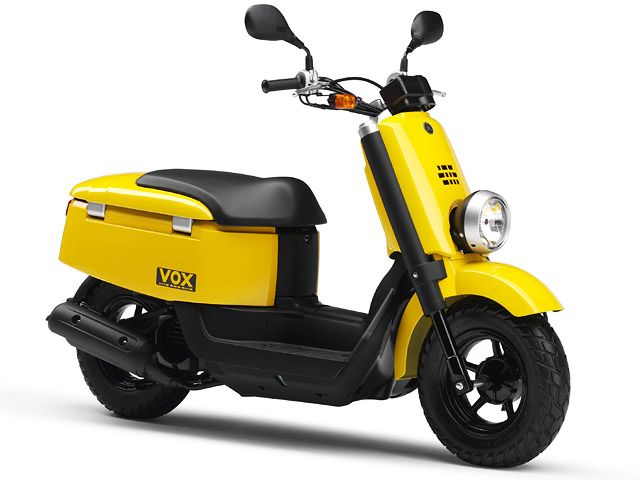 2007年 VOX ライトレディッシュイエローメタリック2(カタログメイン)