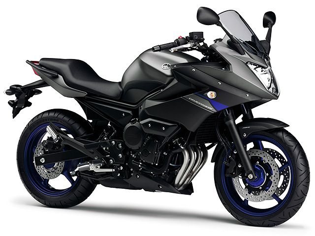 2013年 XJ6 Deversion ABS マットグレーメタリック3(カタログメイン)