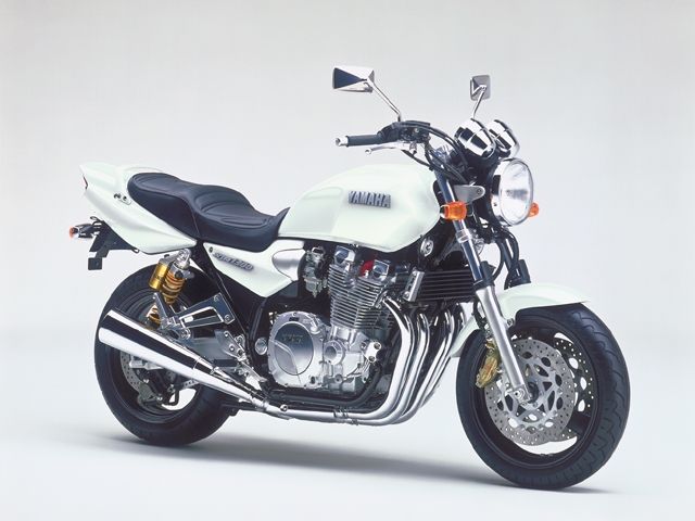 1998年 XJR1300 ブルーイッシュホワイトカクテル1(カタログメイン)