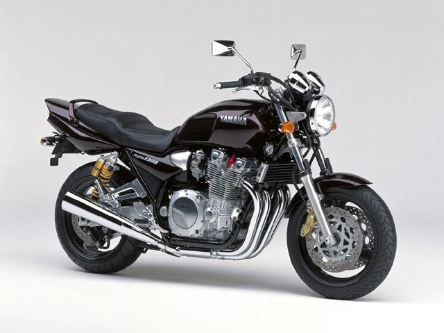 1999年 XJR1300 ミヤビマルーン(カタログメイン)