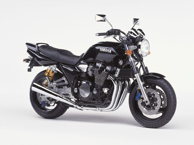 2001年 XJR1300 ブラック2(カタログメイン)