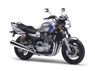 2004年 XJR1300シルバー3