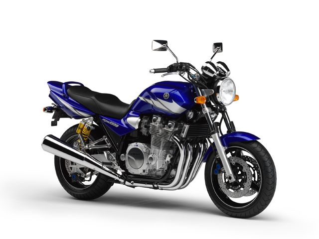 2005年 XJR1300 ディープパープリッシュブルーメタリックC(カタログメイン)