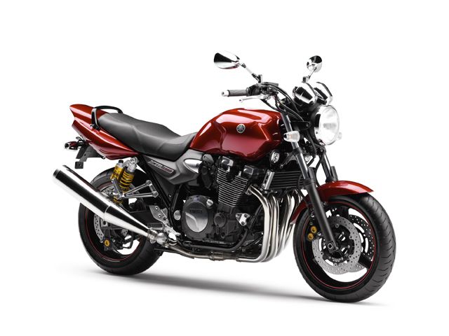 2008年 XJR1300 ディープレッドメタリックX(カタログメイン)