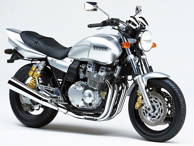 1998年 XJR400R シルバーメタリック1(カタログメイン)