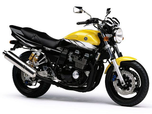 2004年 XJR400R レディッシュイエローカクテル1(カタログメイン)