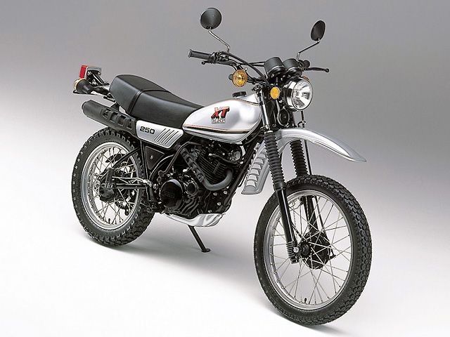 1980年 XT250 クリスタルシルバー(カタログメイン)