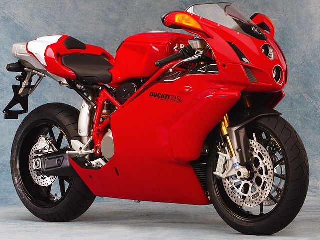 2004年 749R レッド(カタログメイン)