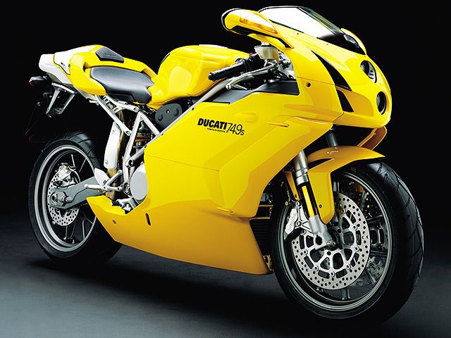2004年 749S イエロー(カタログメイン)