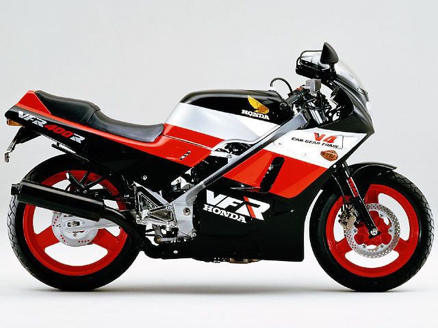 1986年 VFR400R (カタログメイン)