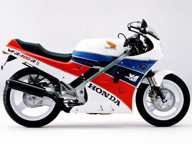 1986年 VFR400R Special Edition シャスタホワイト×ウィスタリアブルー×ローザンヌブルー×ファイティングレッド(カタログメイン)