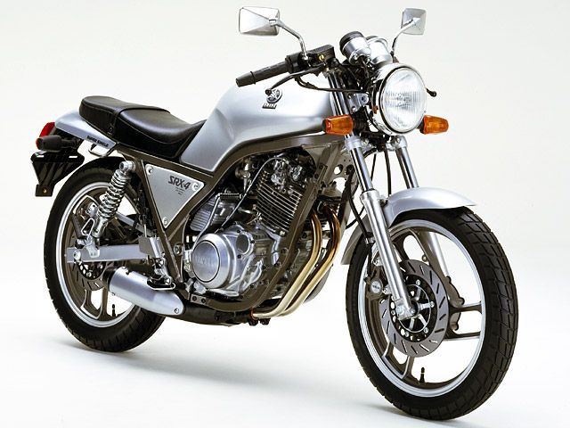1985年 SRX400 ファインシルバー(カタログメイン)
