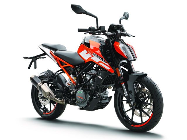 2017年 125DUKE オレンジ(カタログメイン)