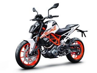 2017年 390 DUKEホワイト
